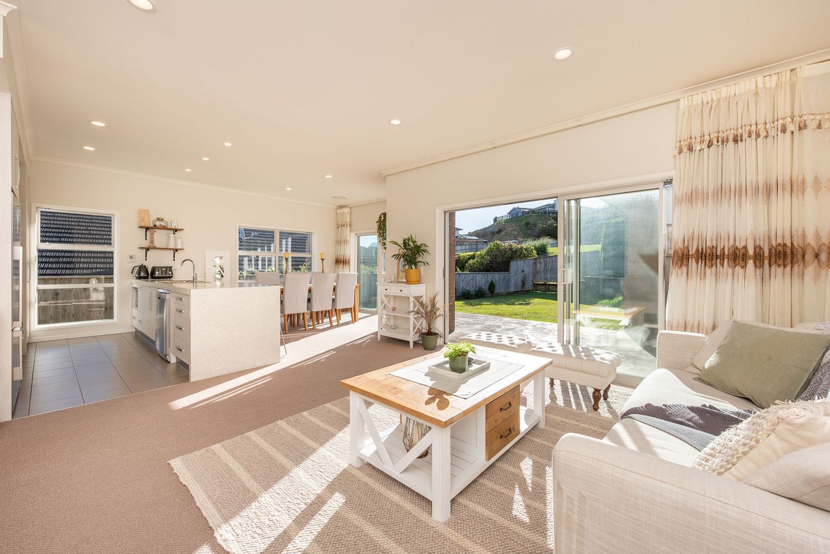 82 Aotea Drive, Aotea, Porirua - Carousel 2