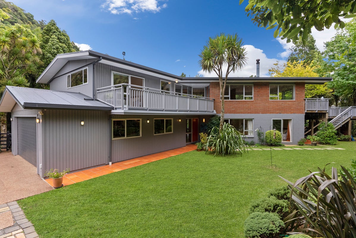 41 Bush Road, Waiatarua, Auckland - Carousel 1