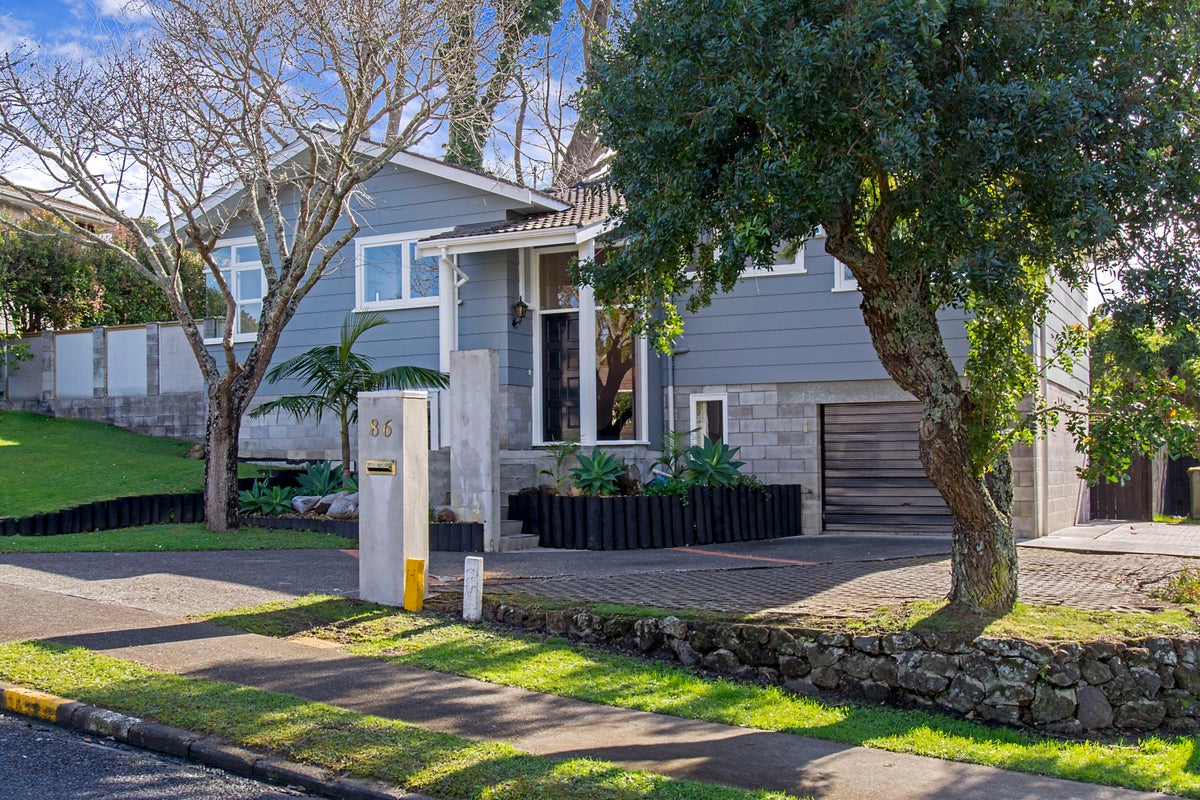 86 Advene Road, Cockle Bay, Auckland - Carousel 1