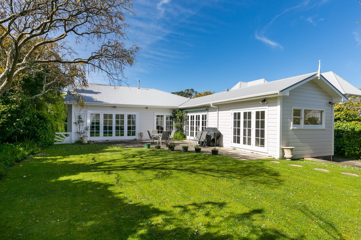 44 Cashmere Avenue, Khandallah, Wellington - Carousel 1