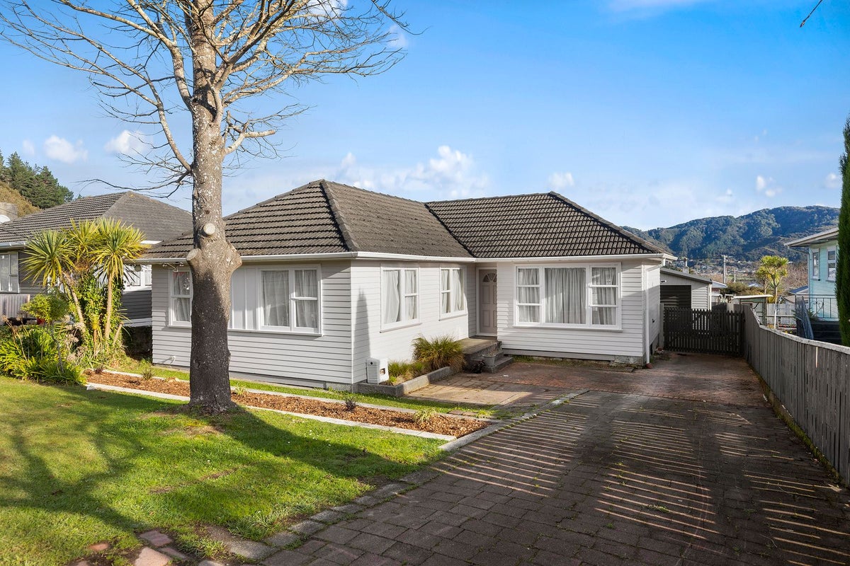 32 Castlerea Street, Wainuiomata, Lower Hutt - Carousel 24