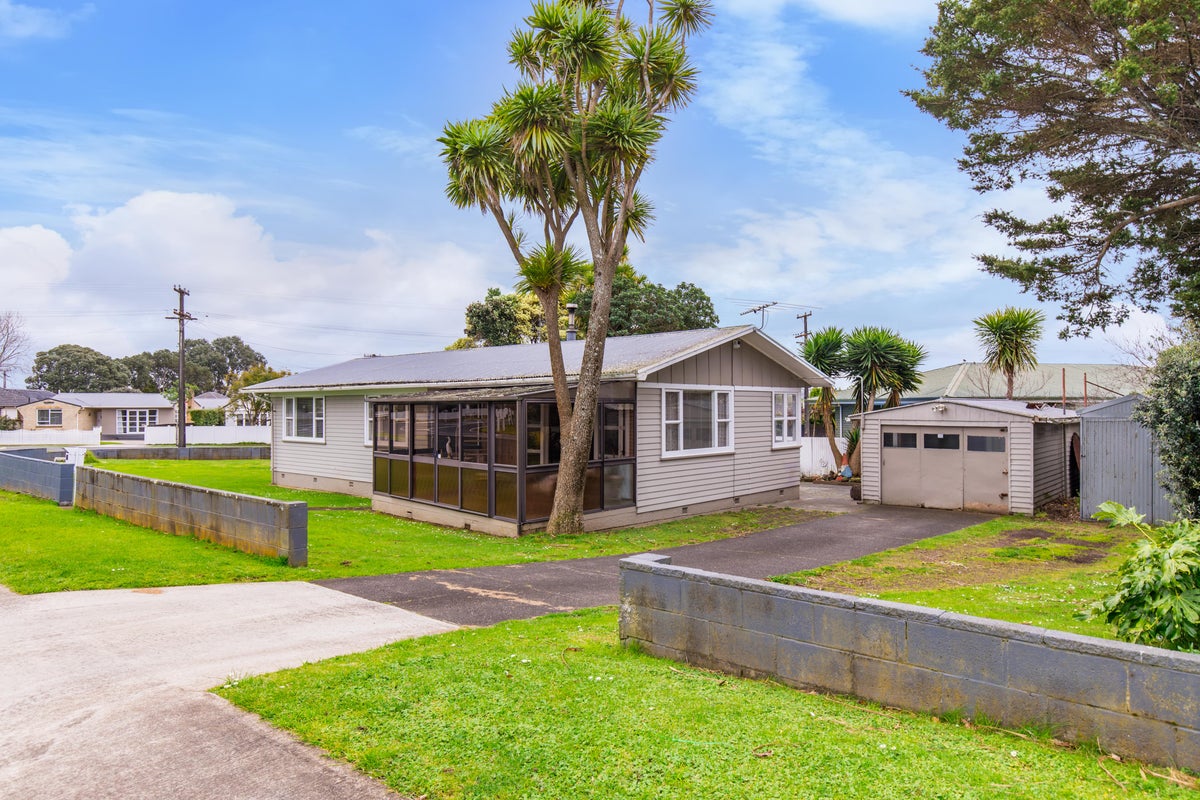 66 Church Road, Mangere Bridge, Auckland - Carousel 1