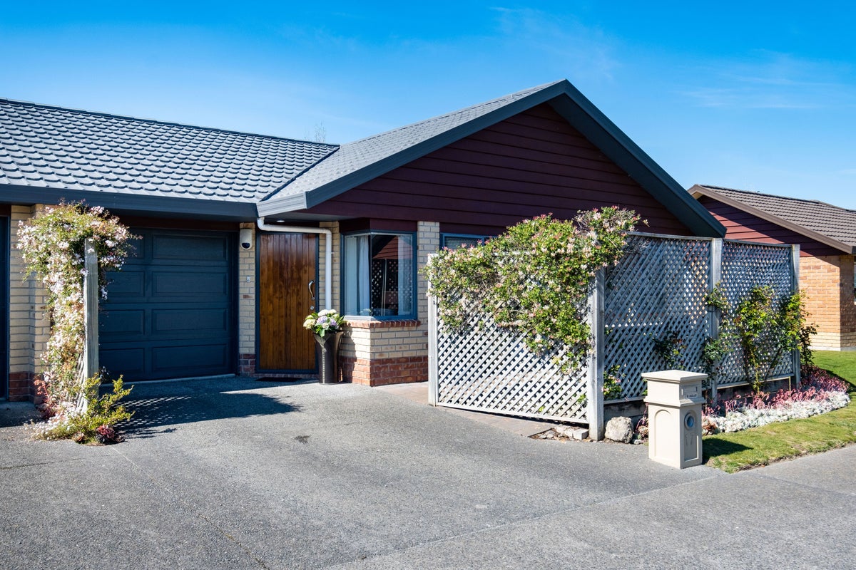 17/1232 HOWARD STREET, PARKVALE, HASTINGS - Carousel 1