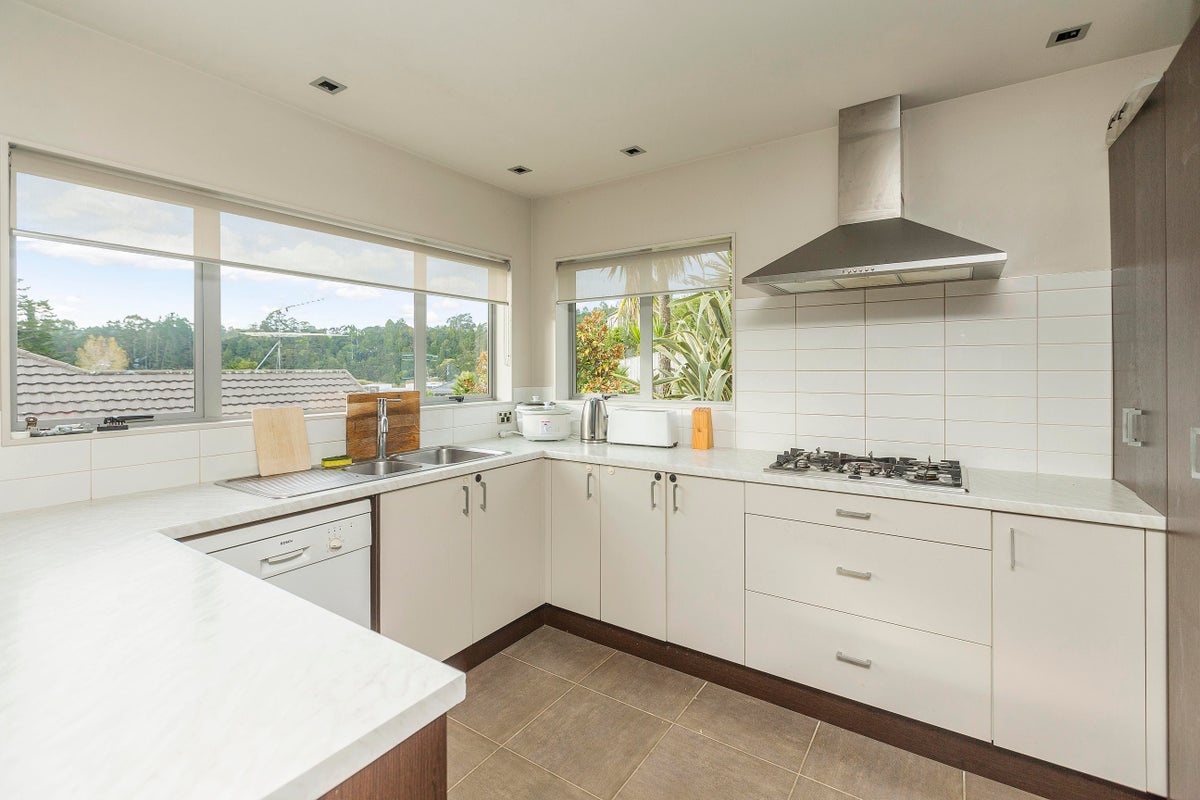 8 Lomas Way, Albany, Auckland - Carousel 2