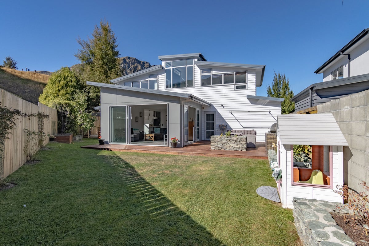 27 Redfern Terrace, Arthurs Point, Queenstown - Carousel 1