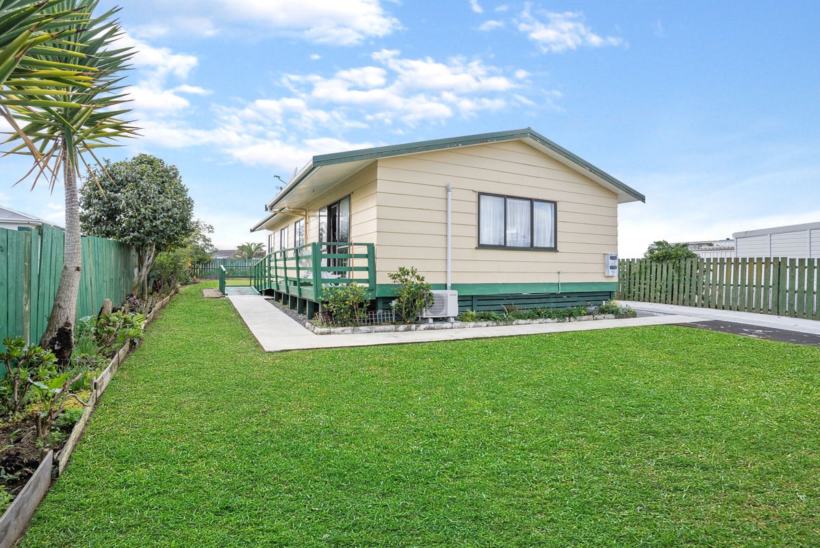 26 Templeton Place, Clendon Park, Auckland - Carousel 2