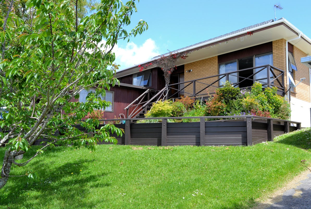 13 Clipper Place, Shelly Park, Auckland - Carousel 2