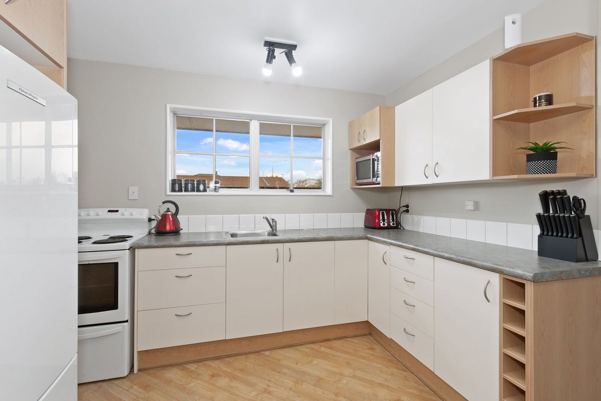 2/332 Lyttelton Street, Spreydon, Christchurch - Carousel 2