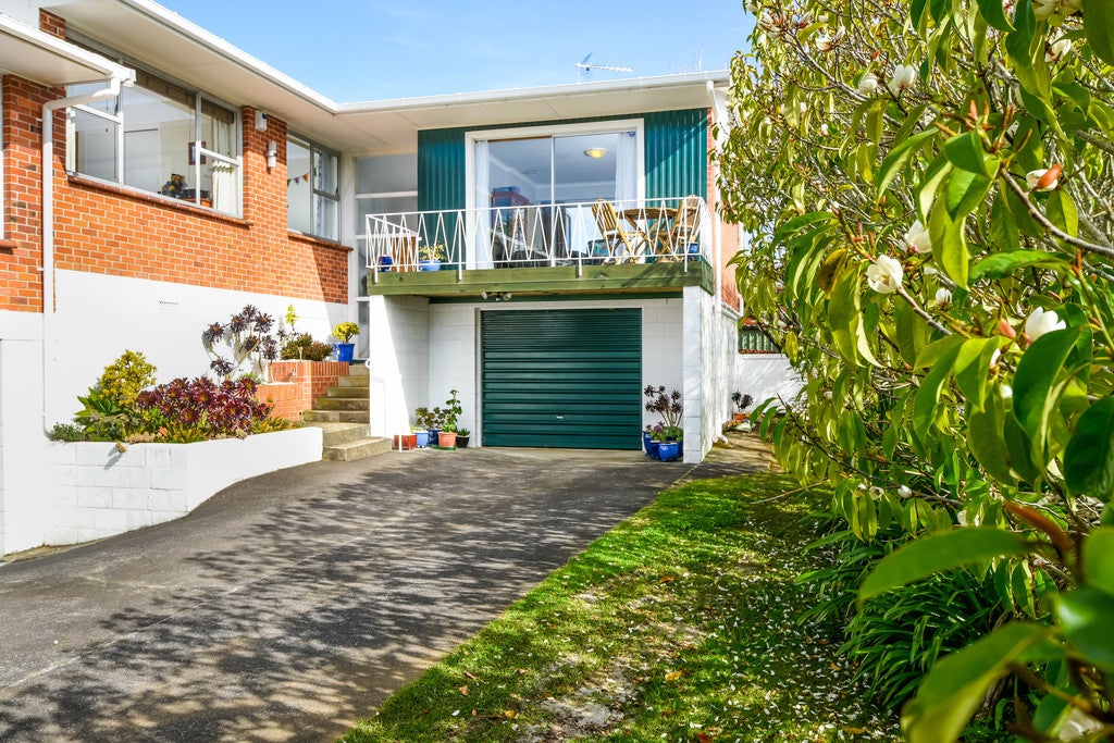 2/111 Riddell Road, Glendowie, Auckland - Carousel 1