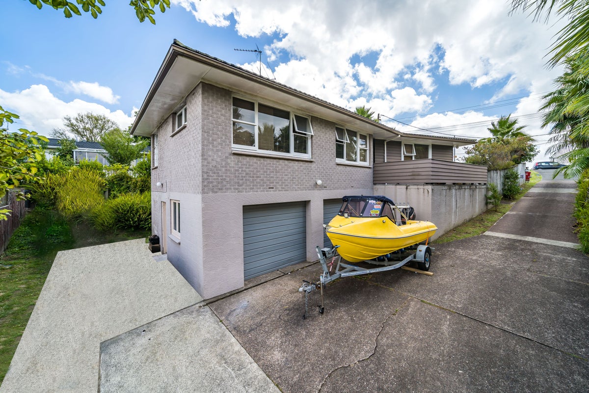 165 Hibiscus Coast Highway, Red Beach, Whangaparaoa - Carousel 1