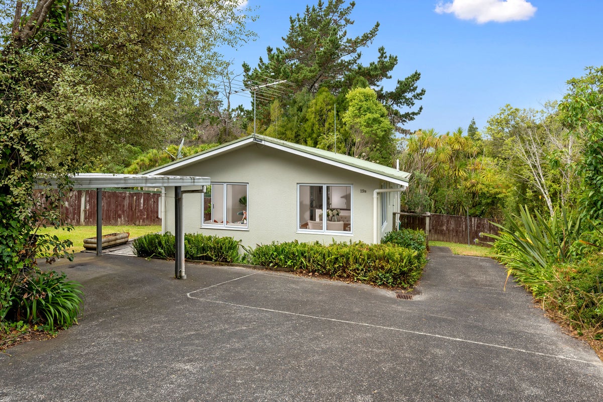 2/19 Erica Road, Sunnynook, Auckland - Carousel 1