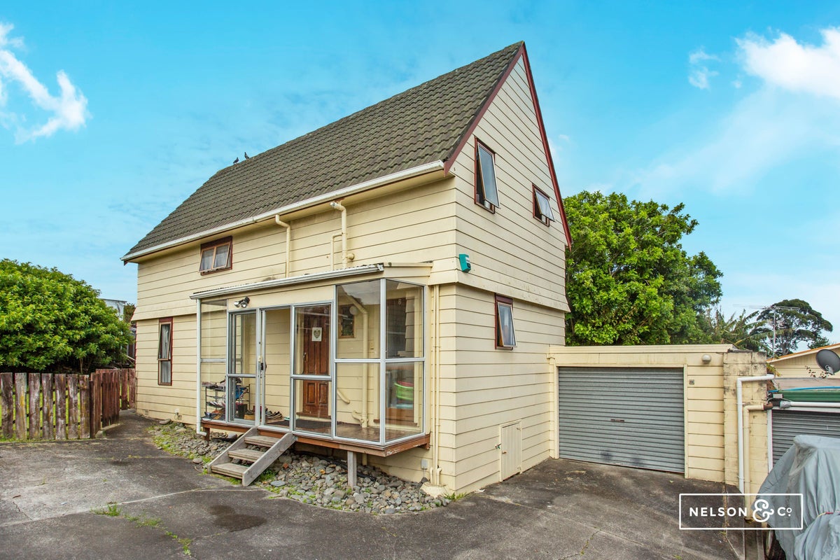 2/3 Courant Place, Clover Park, Auckland - Carousel 1