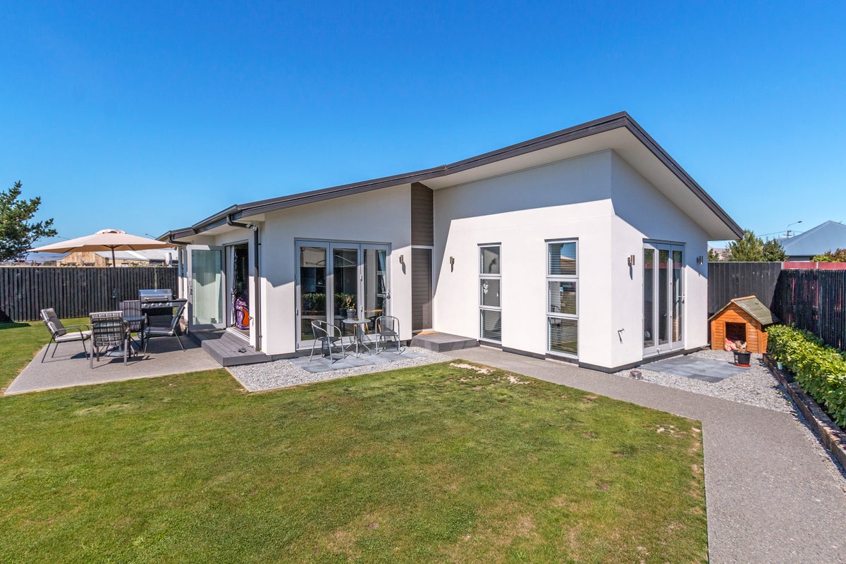 40 Woodlands Place, Aranui, Christchurch - Carousel 1