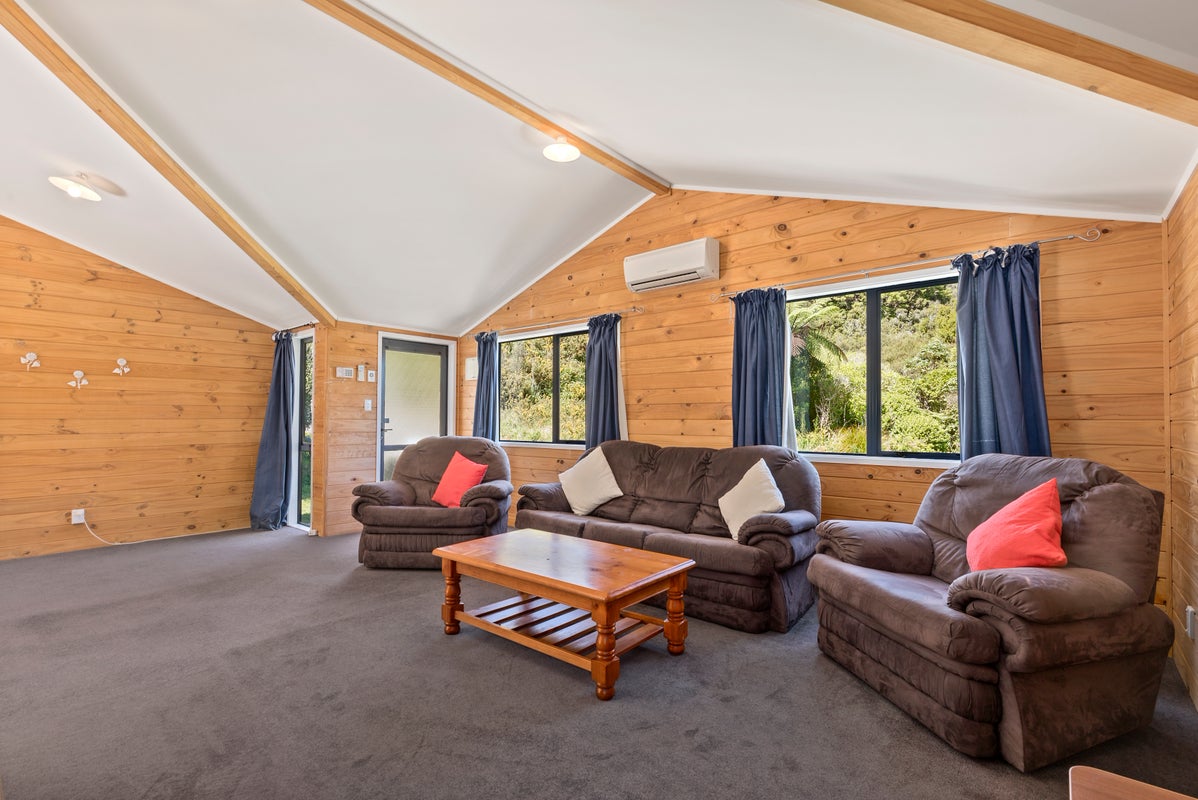 1 Lowry Heights, Stokes Valley, Lower Hutt - Carousel 2