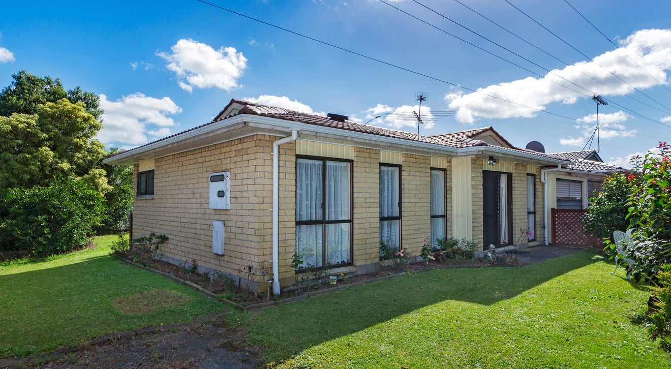 1/17 Kindergarten Drive, Conifer Grove, Takanini - Carousel 1