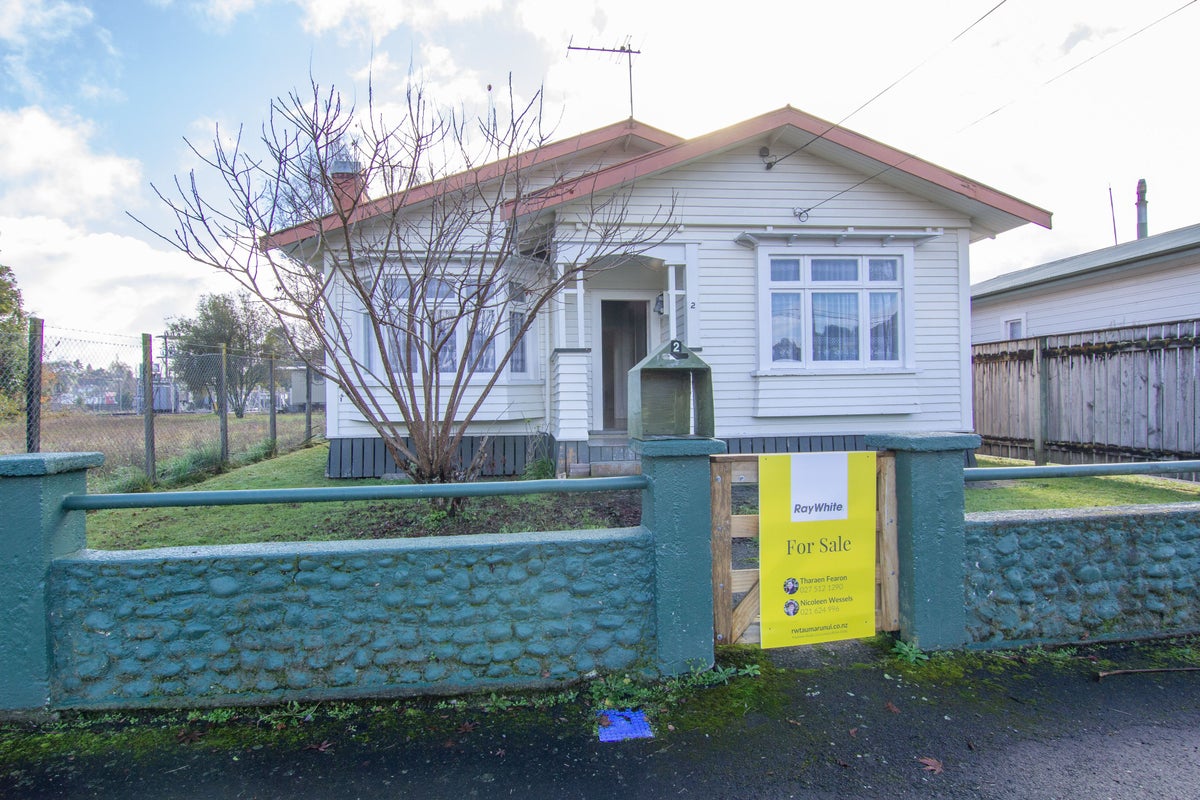 2 Huia Street, Taumarunui - Carousel 1