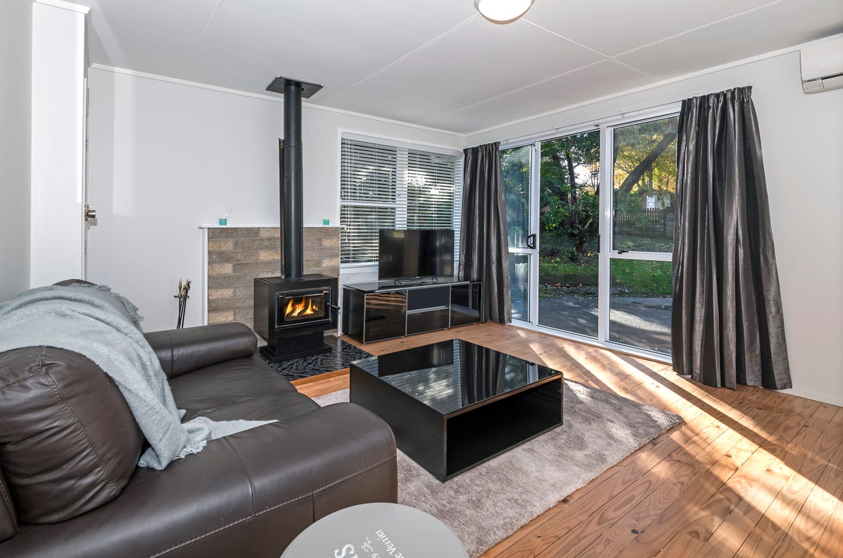 29 Cockle Bay Road, Cockle Bay, Auckland - Carousel 1