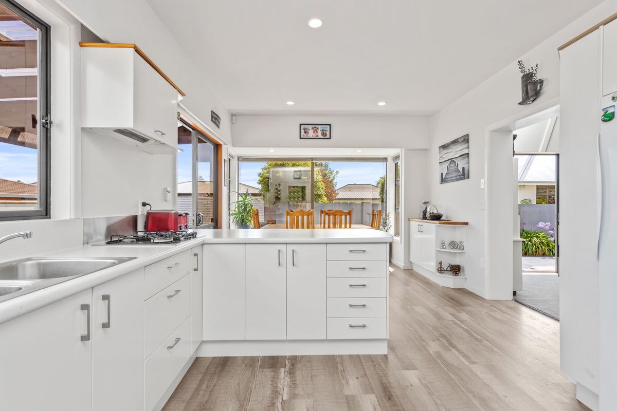 55 Wilsons Road South, Saint Martins, Christchurch - Carousel 2