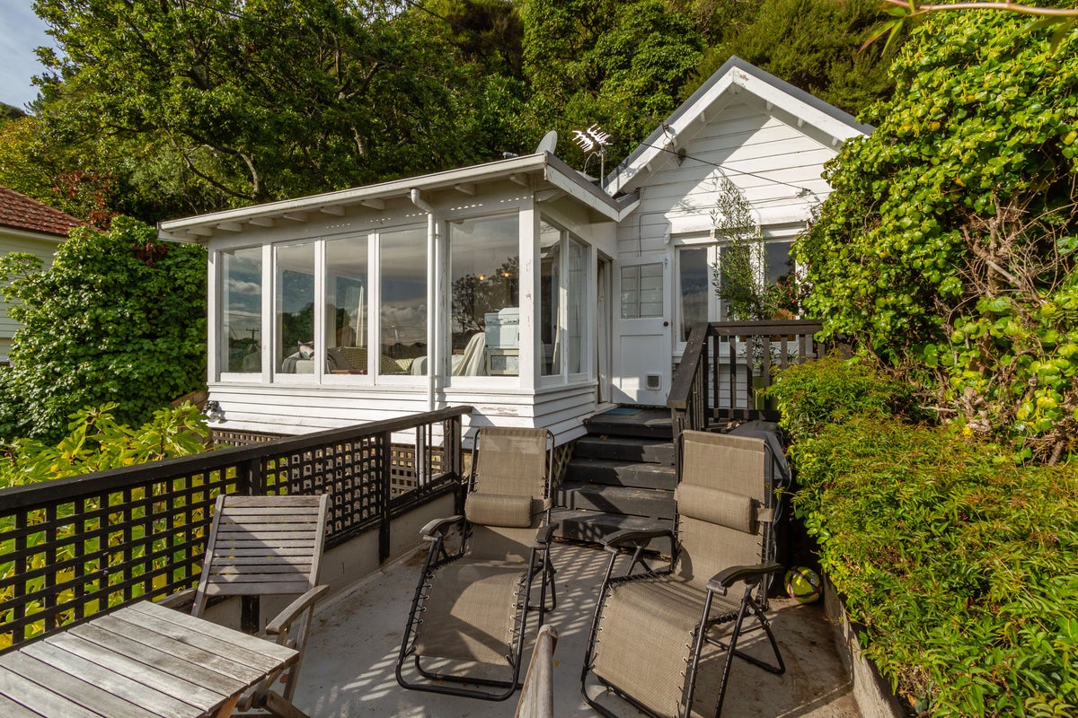 327 Muritai Road, Eastbourne, Lower Hutt - Carousel 2