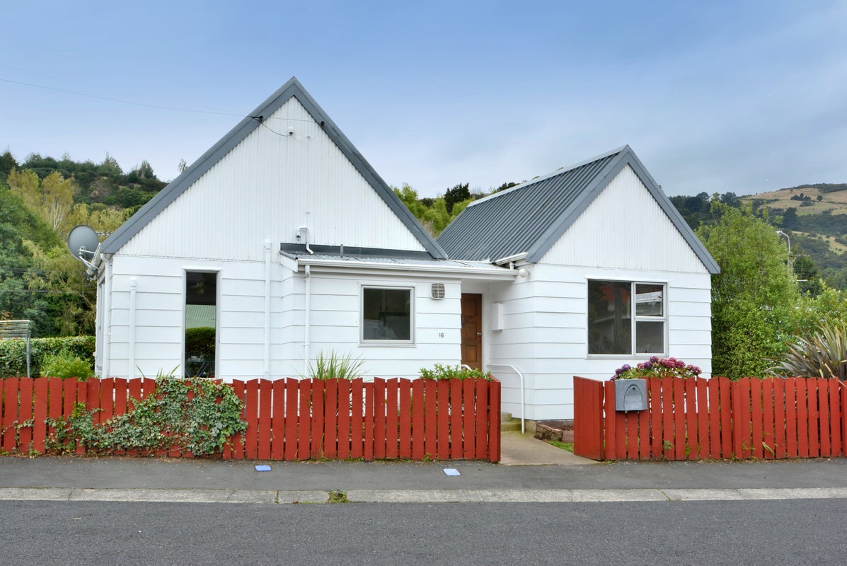 16 Carlton Street, North East Valley, Dunedin - Carousel 1