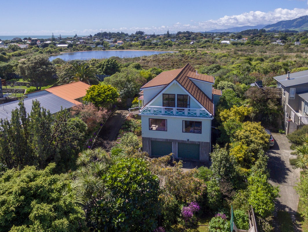 33 Eruini Street, Waikanae Beach, Waikanae - Carousel 1