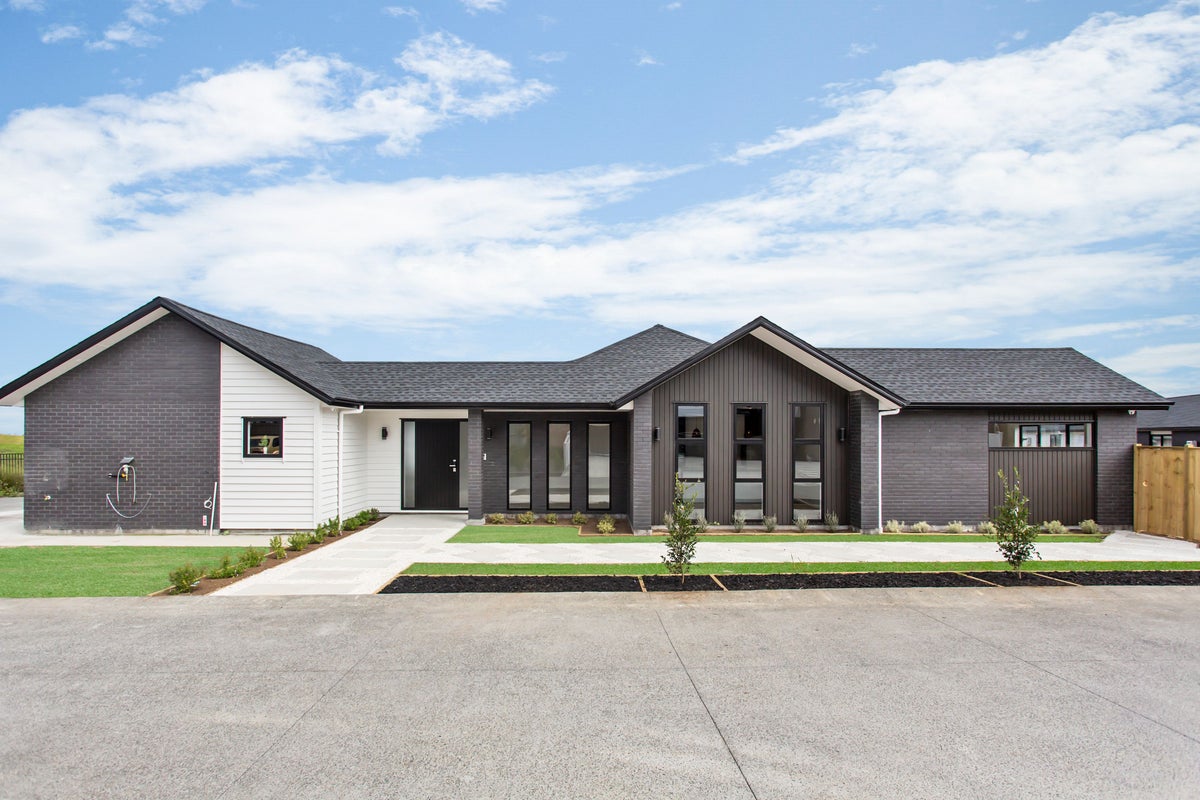 75E Twin Parks Rise, Papakura, Papakura - Carousel 1