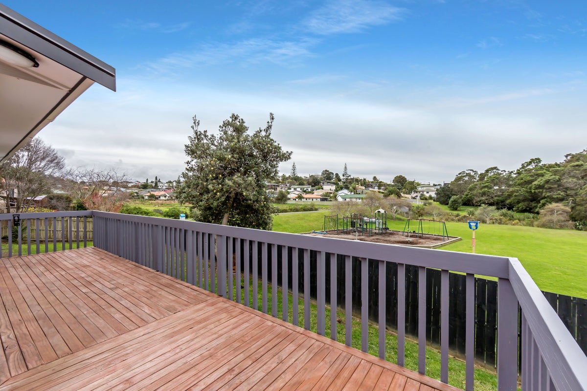 69 Charlotte Street, Stanmore Bay, Whangaparaoa - Carousel 2