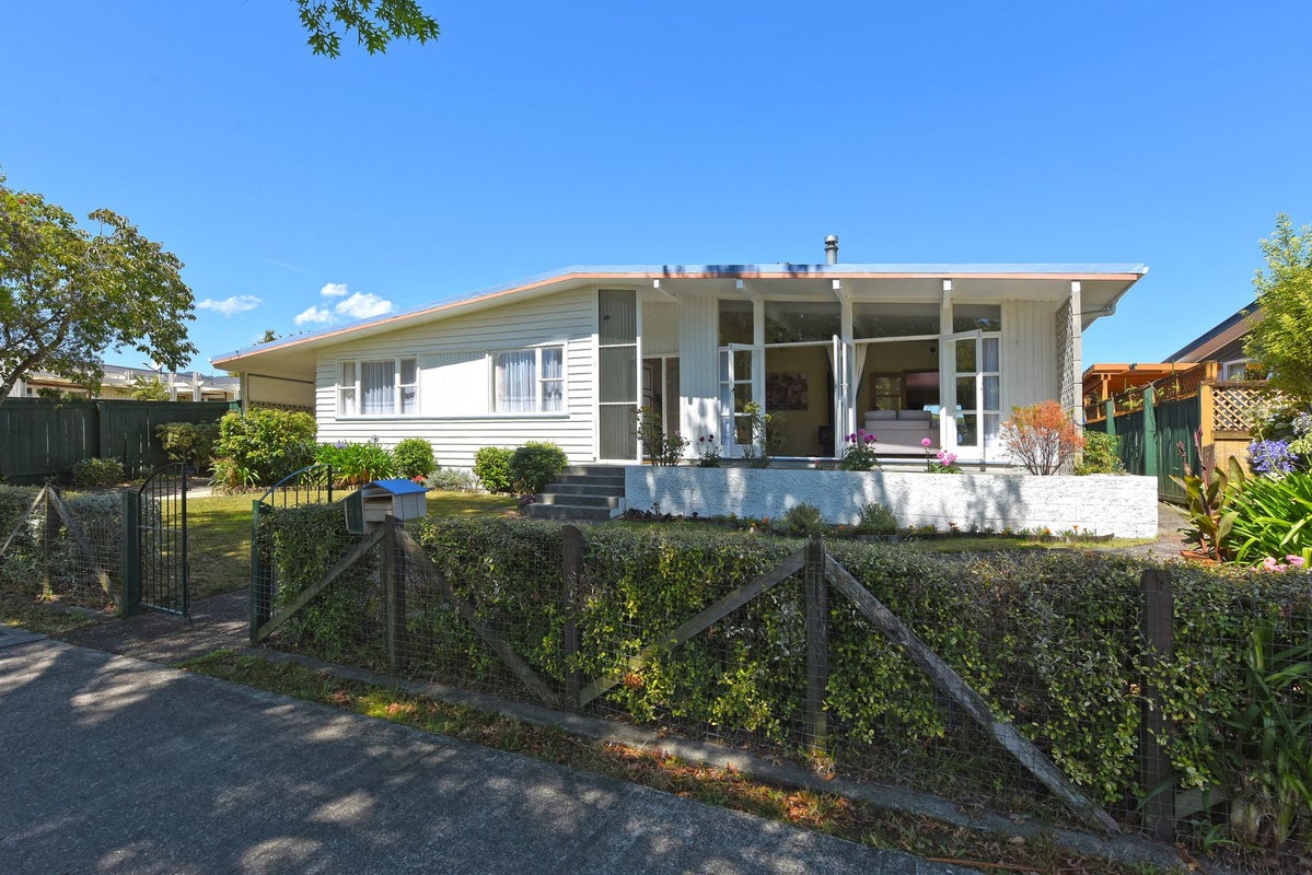 28 California Drive, Totara Park, Upper Hutt - Carousel 1