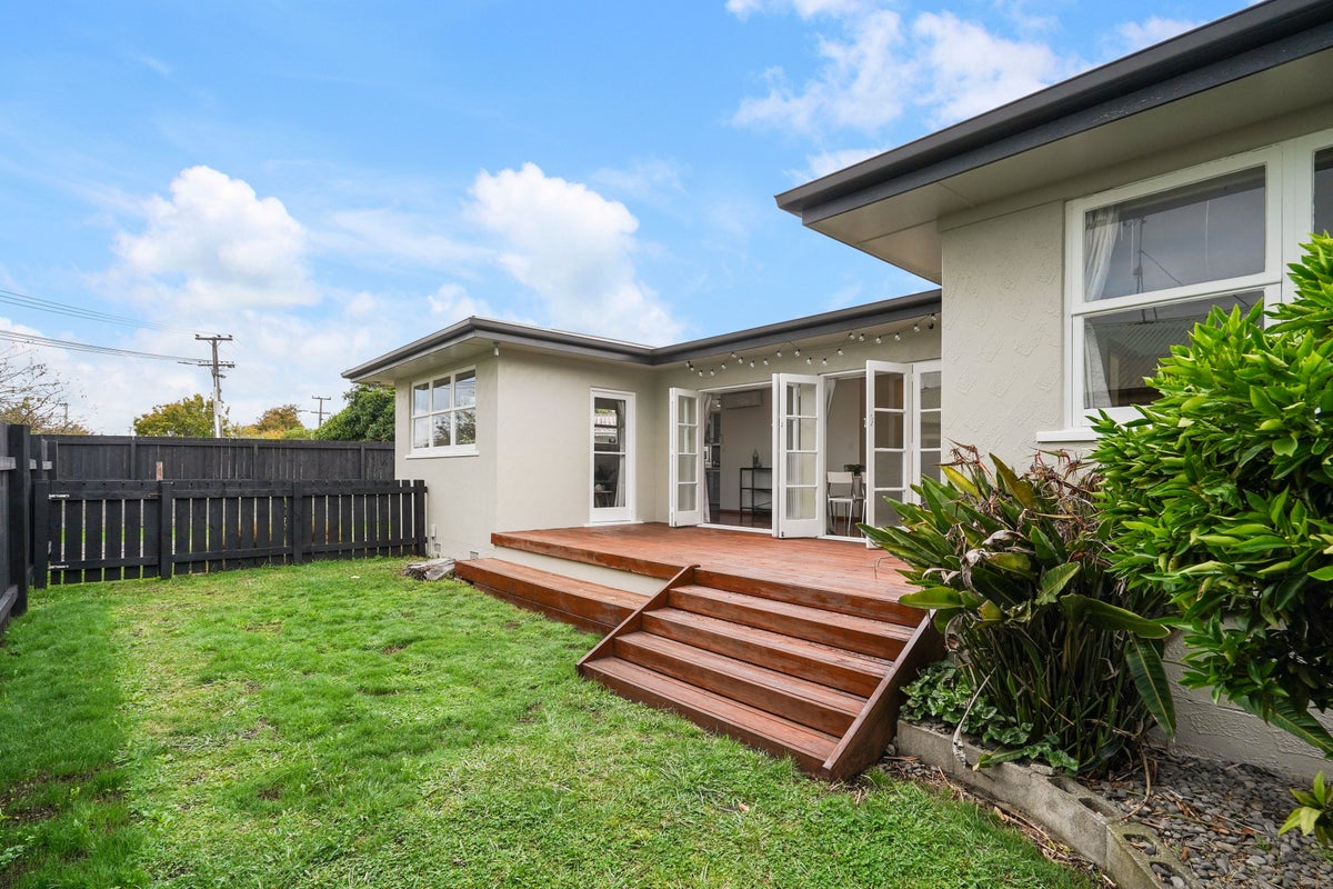 11 Mahana Road, St Andrews, Hamilton - Carousel 2