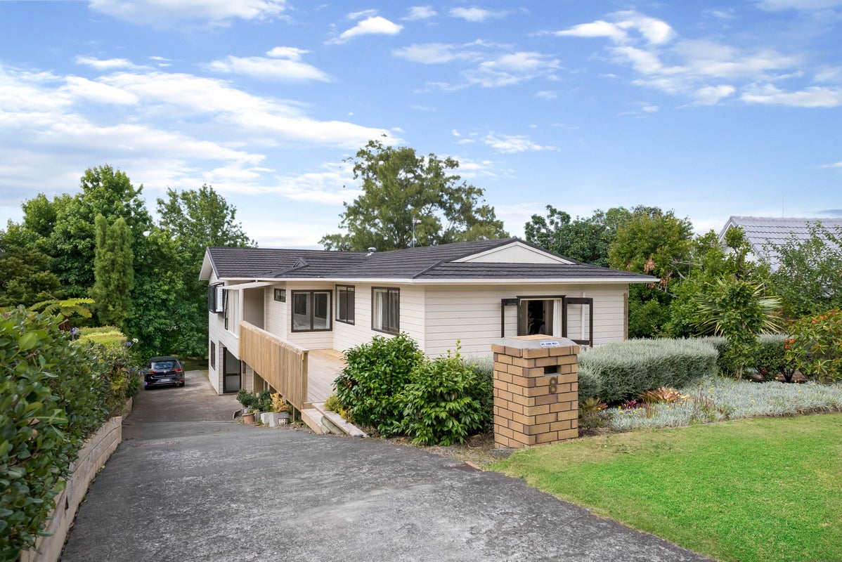 8 Busbridge Place, Hillcrest, Auckland - Carousel 1