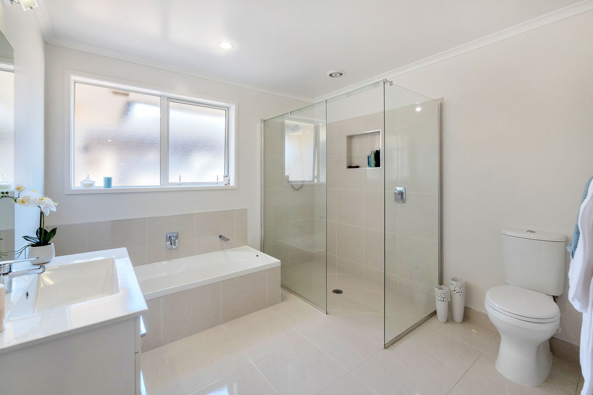 12 Pescara Point, Karaka, Papakura - Carousel 18