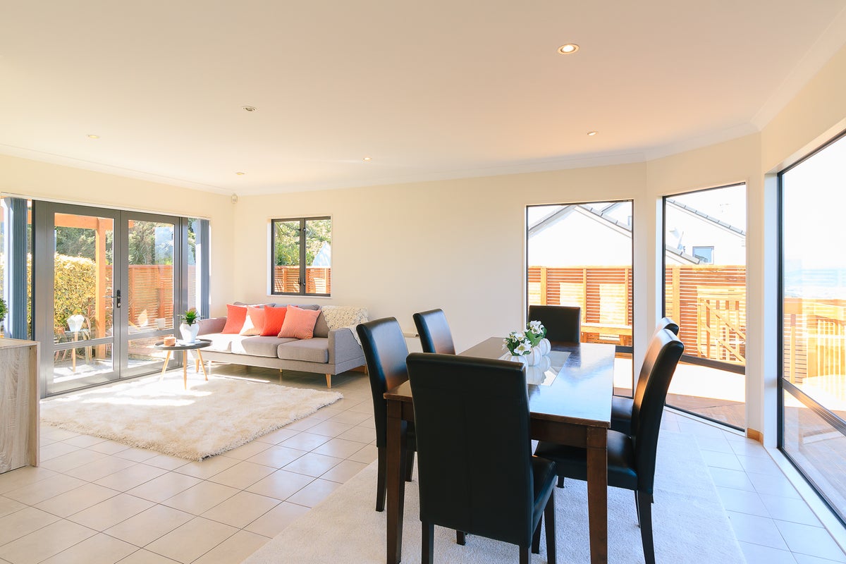 17 Arahiwi Grove, Tirohanga, Lower Hutt - Carousel 2