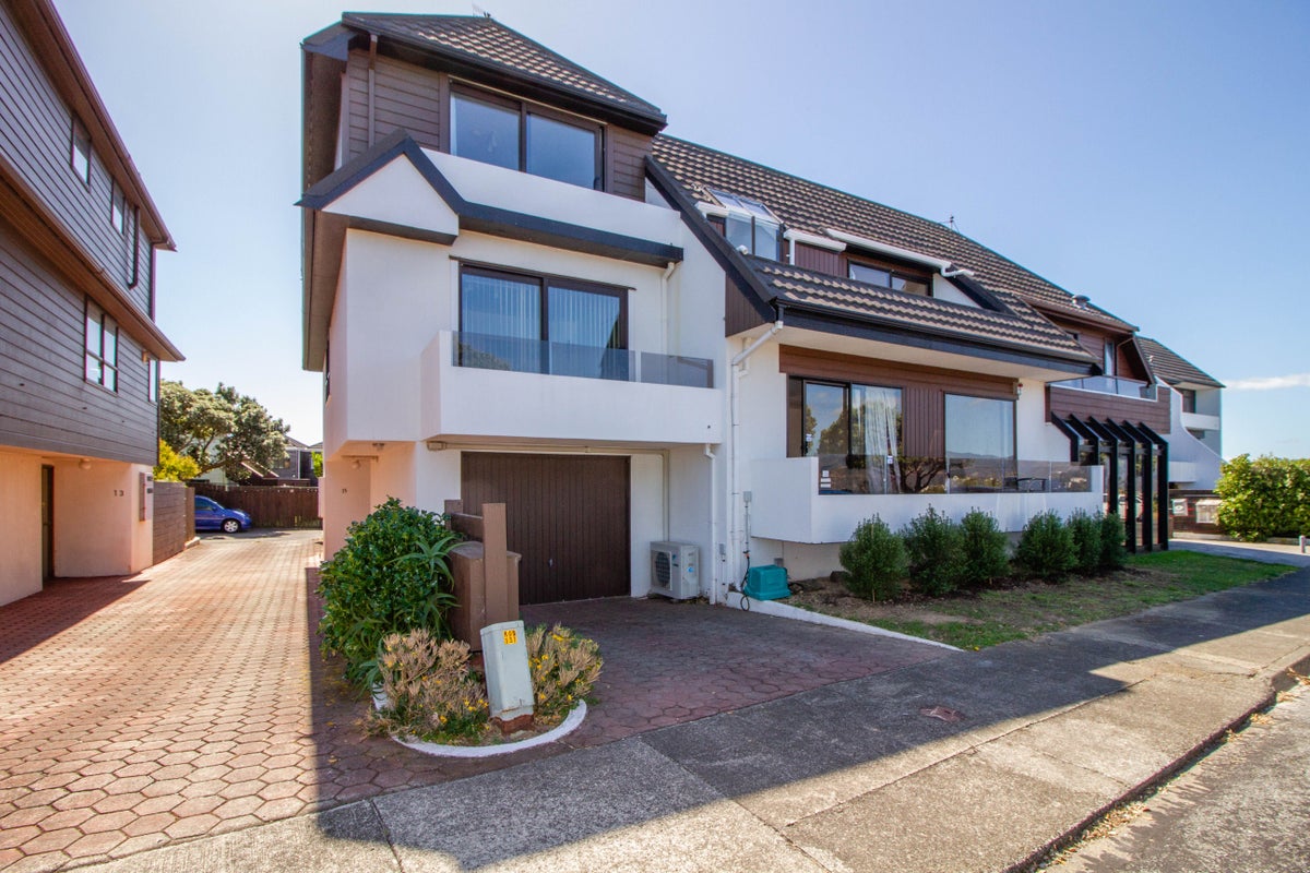 16 Tamahine Street, Maupuia, Wellington - Carousel 1