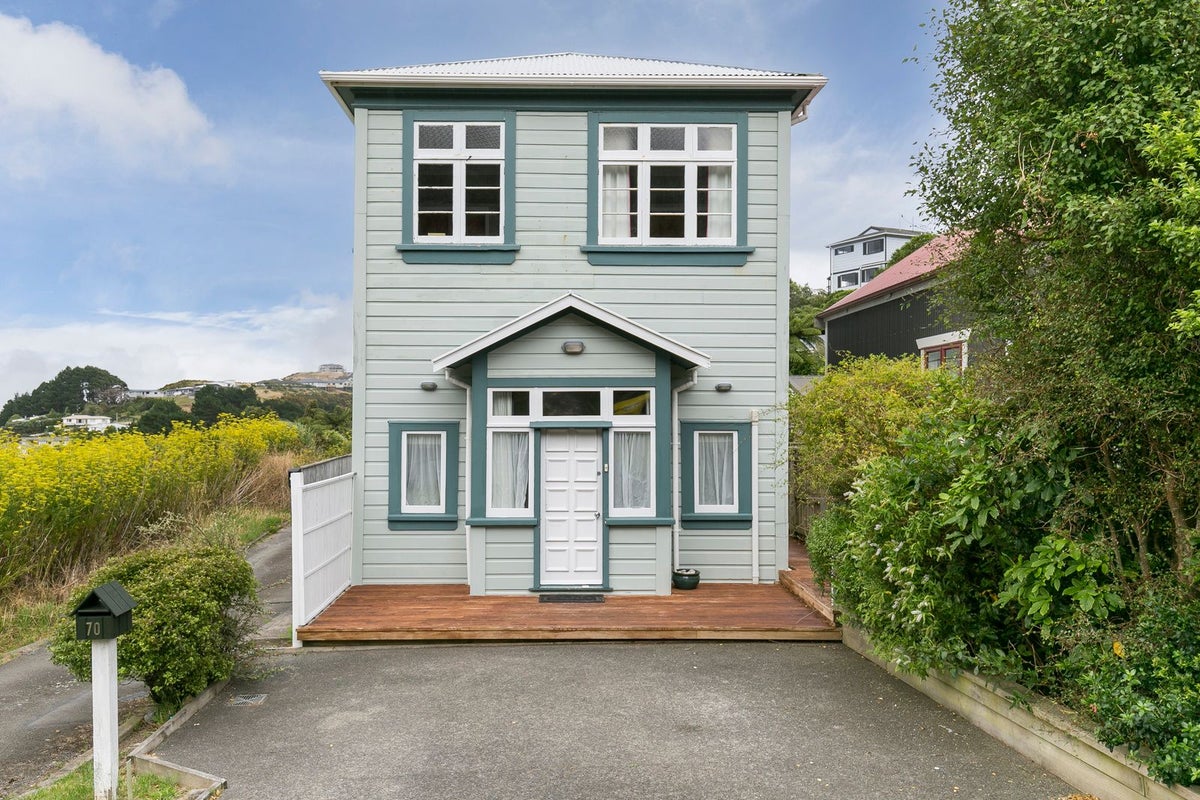 70 Salford Street, Newlands, Wellington - Carousel 1