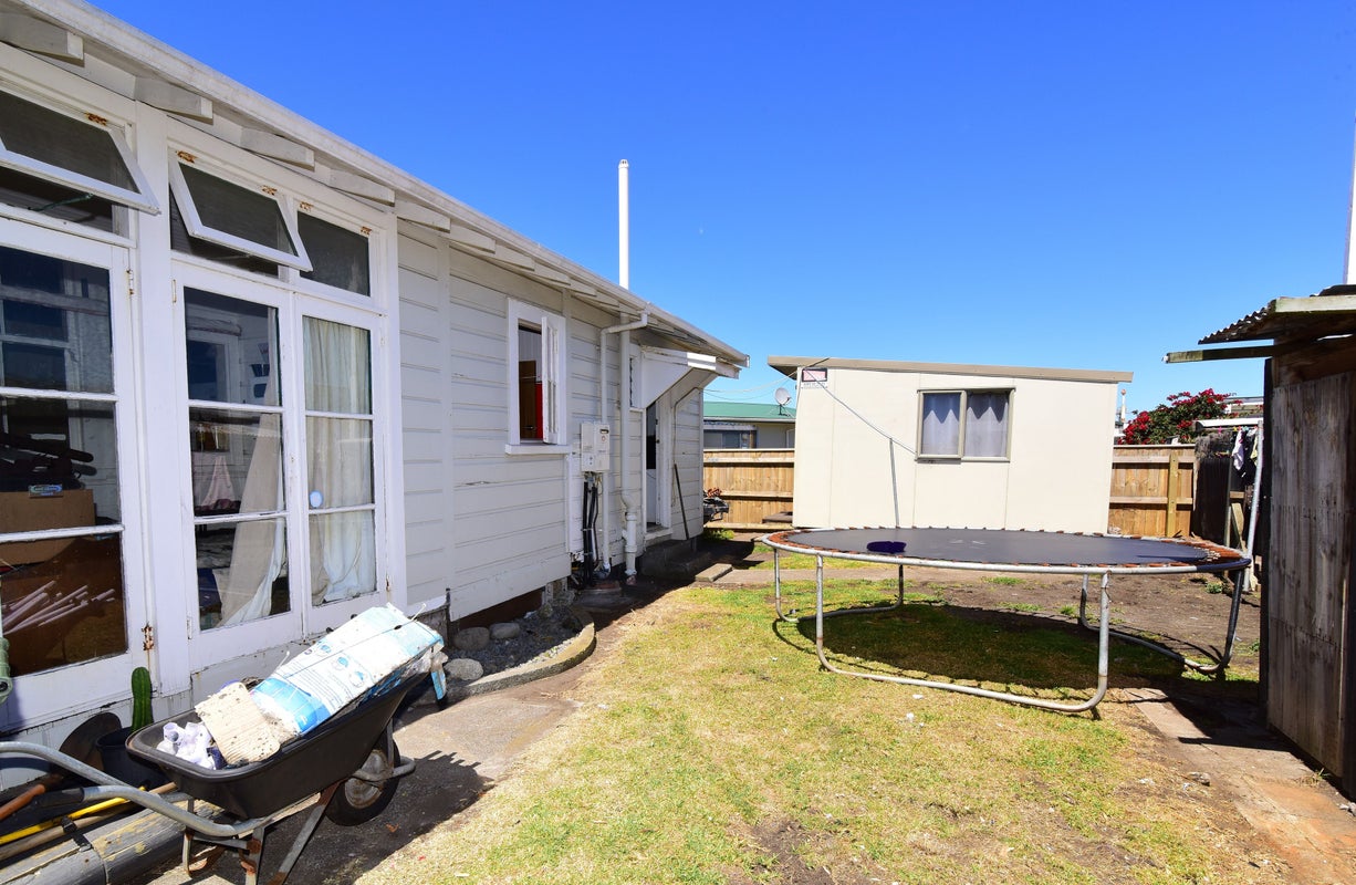 1B Mosston Road, Castlecliff, Whanganui - Carousel 10