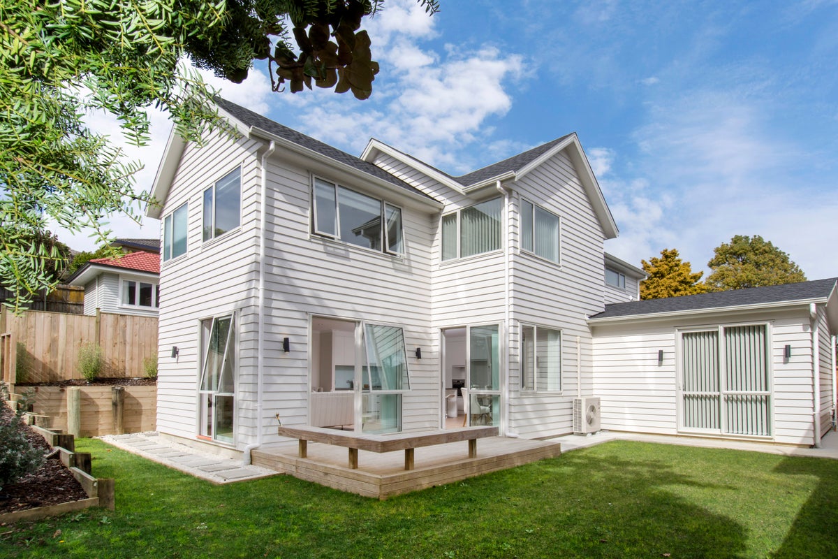 43B Gibraltar Street, Howick, Auckland - Carousel 1