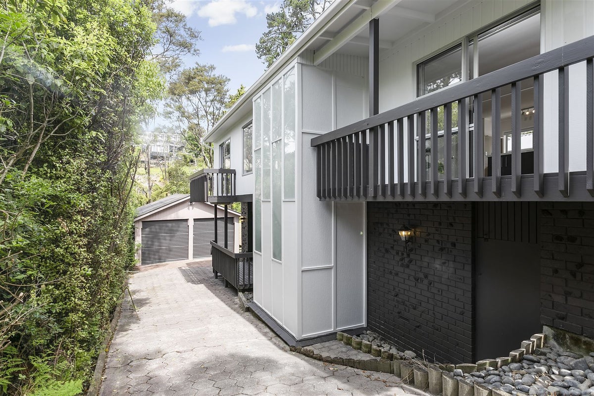 21 Fairmount Road, Titirangi, Auckland - Carousel 1