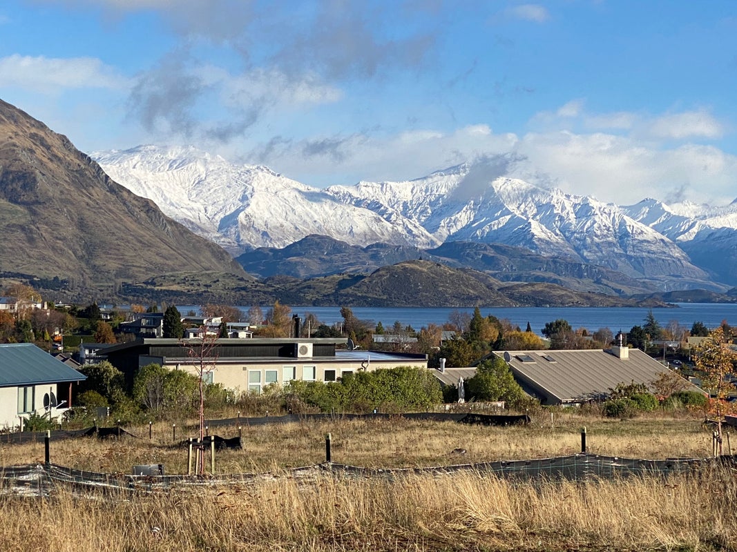 7 Mcneil Crescent, WANAKA - Carousel 1