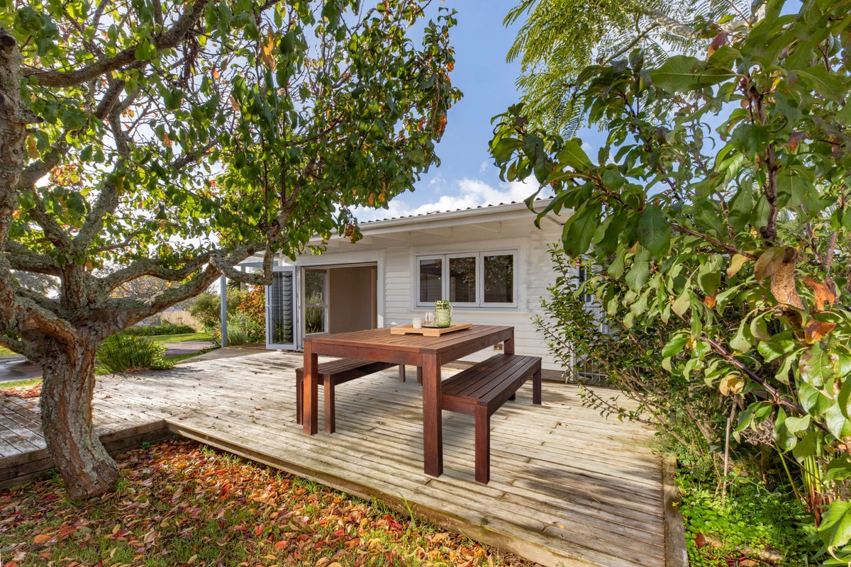 6/98 Roberts Road, Te Atatu South, Auckland - Carousel 2