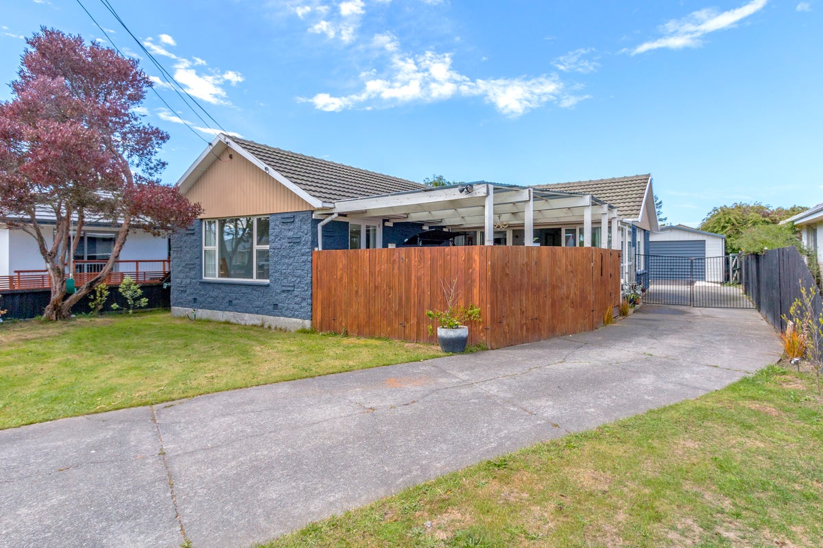 87 Vancouver Crescent, Wainoni, Christchurch - Carousel 1