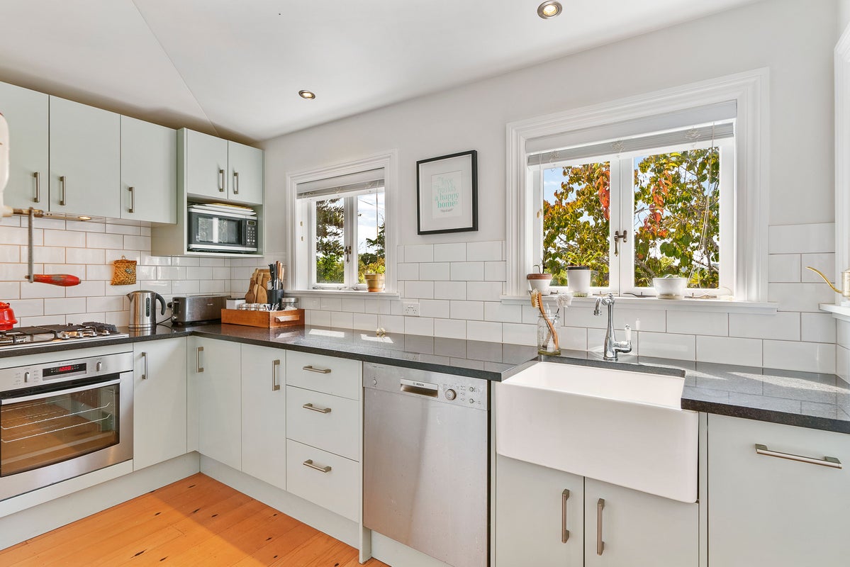 48 Eskdale Road, Birkdale, Auckland - Carousel 2