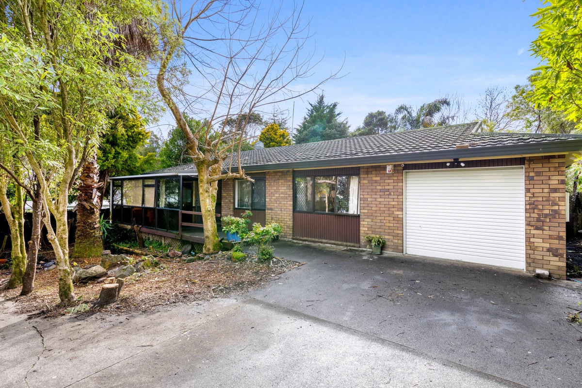 2/3 Kaurilands Road, Titirangi, Auckland - Carousel 1