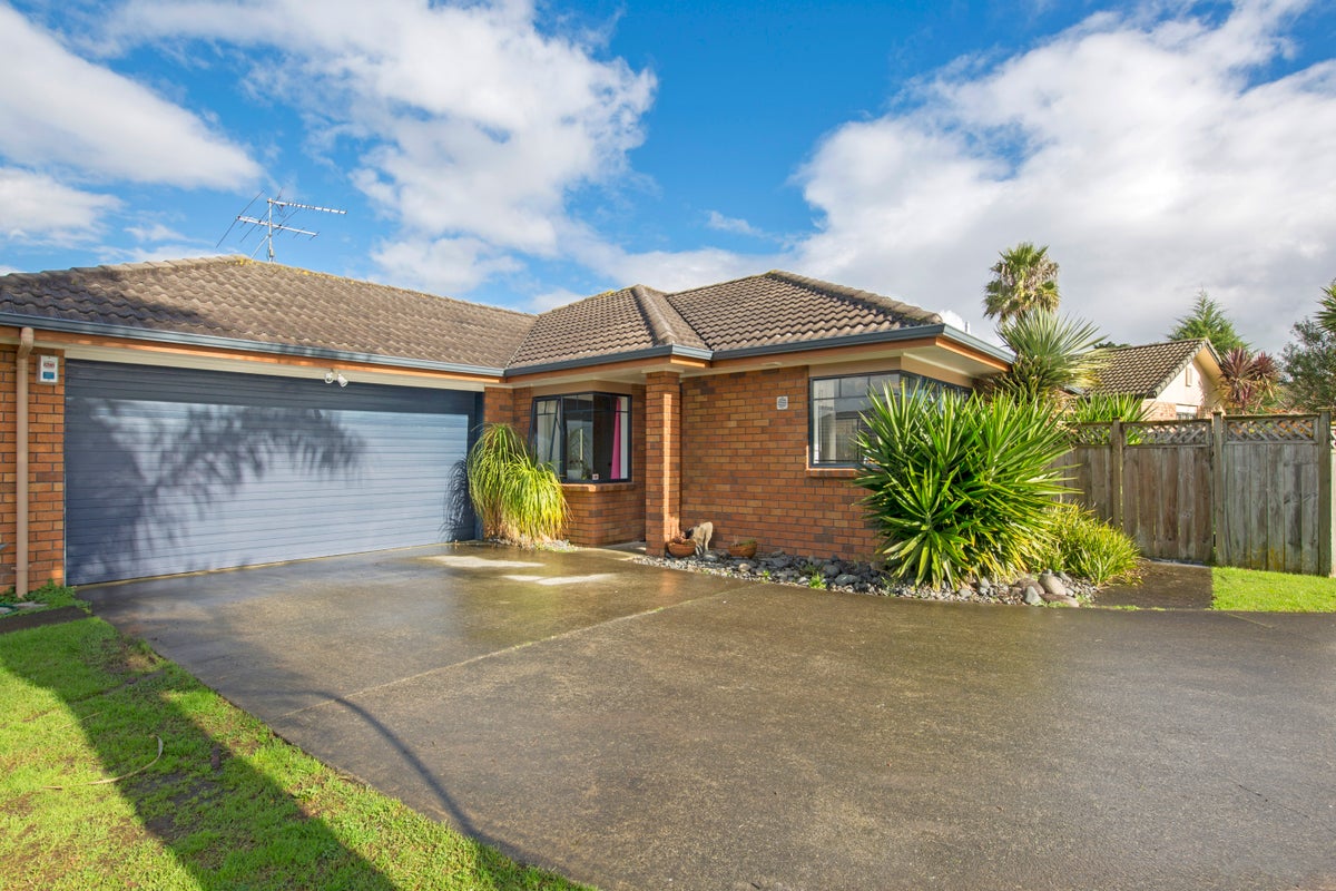 27 Brompton Place, Burswood, Auckland - Carousel 2