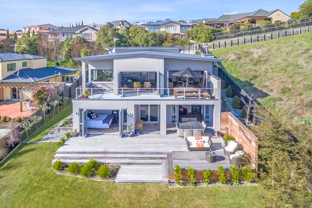 7 Chaloner Lane, Westmorland, Christchurch - Carousel 1