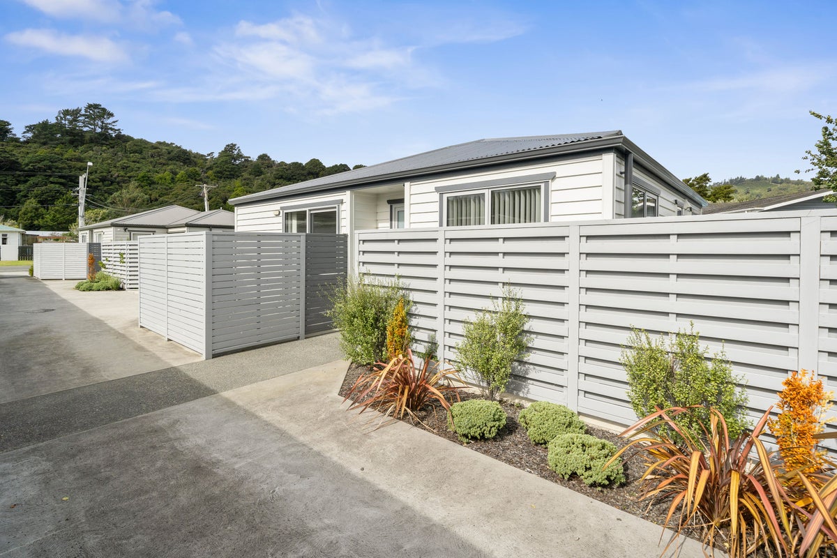 3B Moohan Street, Wainuiomata, Lower Hutt - Carousel 1