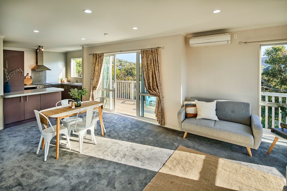 2A Raroa Terrace, Tawa, Wellington - Carousel 2