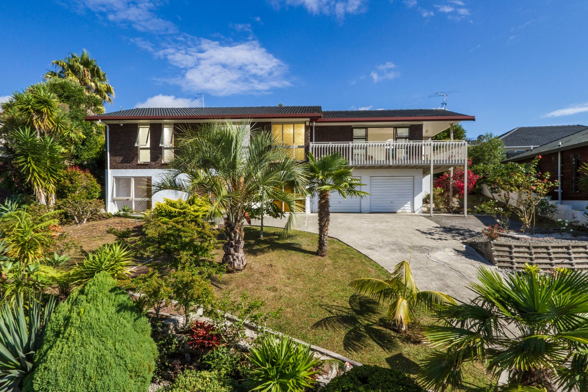 9 Foxlaw Street, Randwick Park, Auckland - Carousel 1
