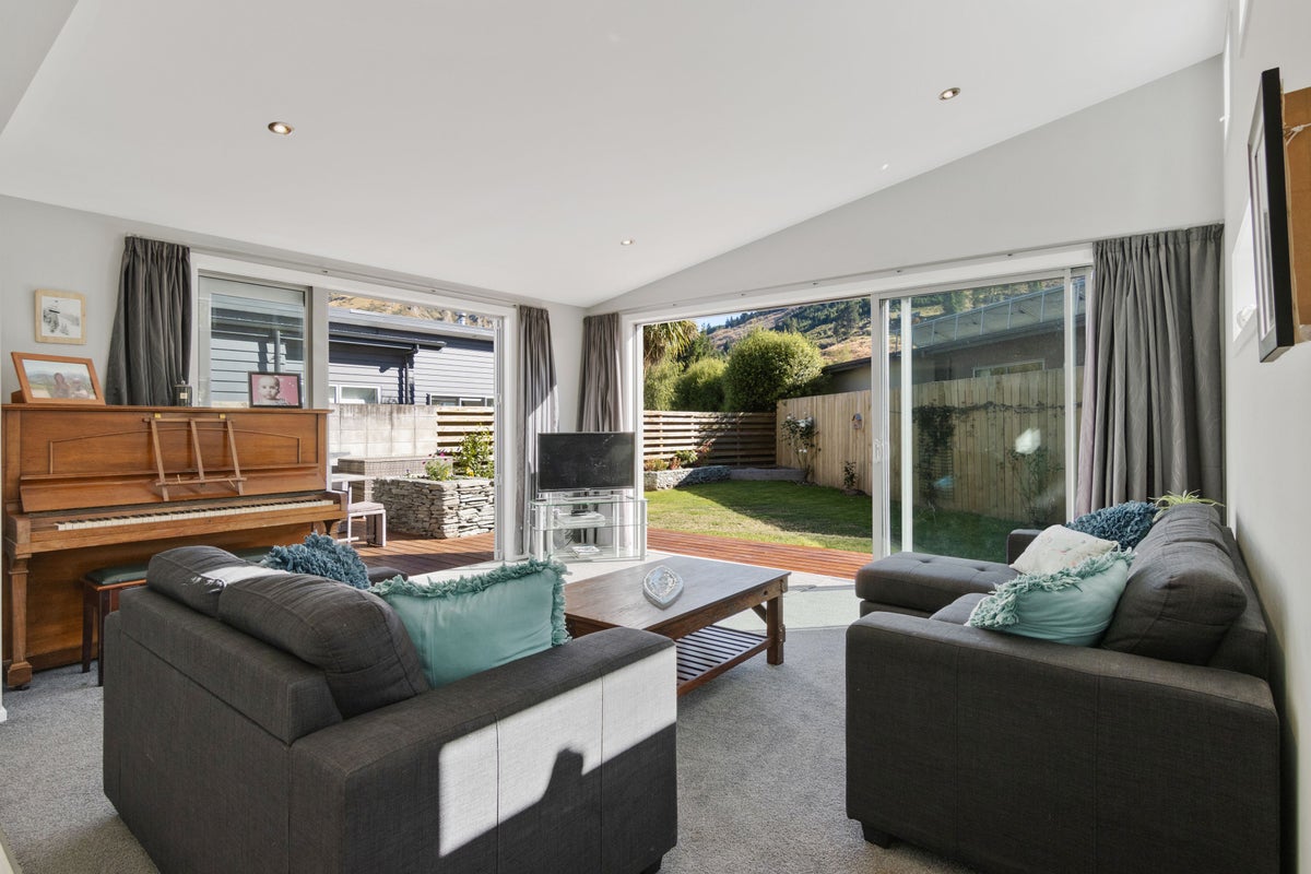 27 Redfern Terrace, Arthurs Point, Queenstown - Carousel 2