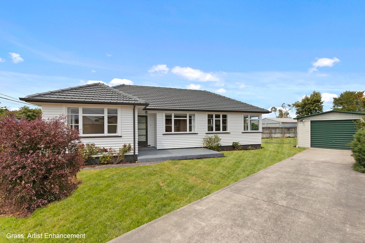 43 Vancouver Crescent, Wainoni, Christchurch - Carousel 1