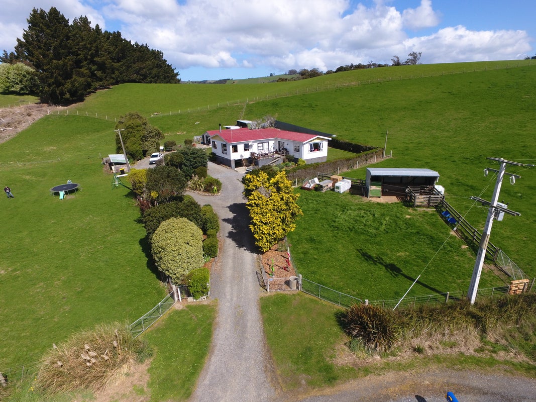 1329 Owaka Highway, Romahapa, Balclutha - Carousel 1